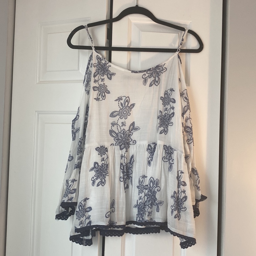 Woman’s Patterned Cold Shoulder Blouse. Size Larg… - image 2